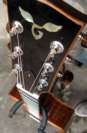 logo on headstock